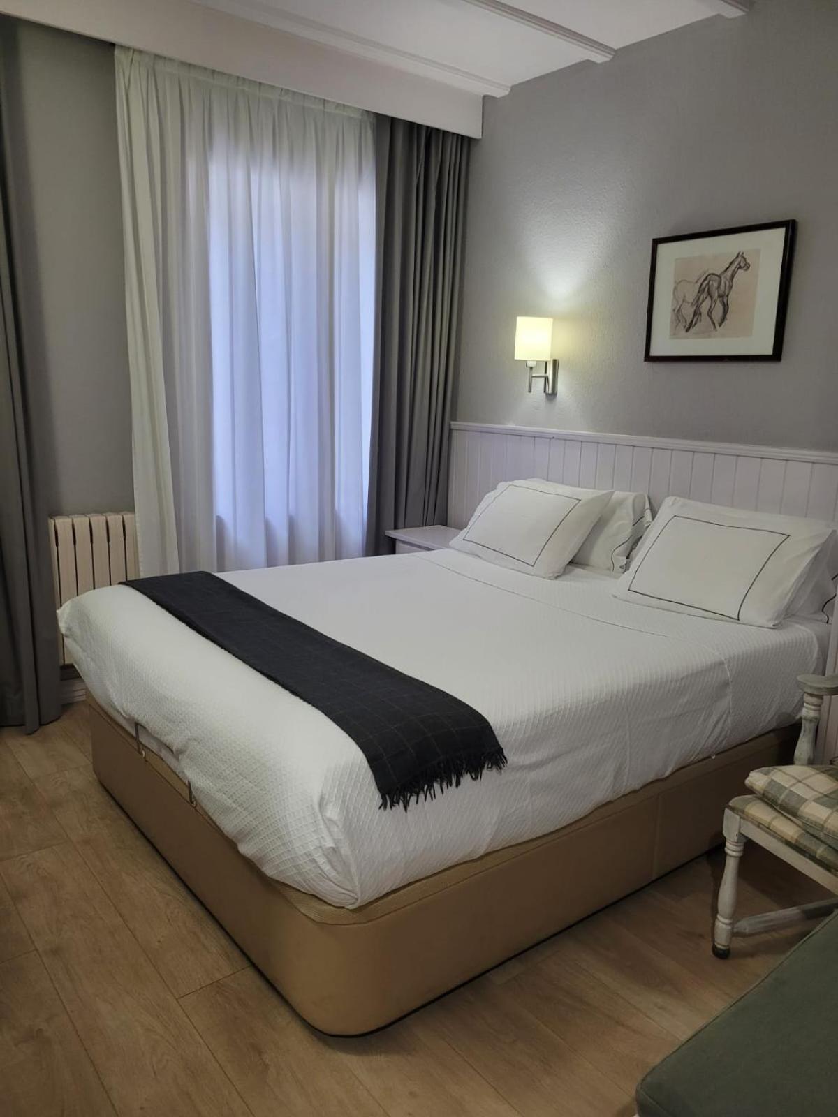Hotel Ribaeta Vielha Ngoại thất bức ảnh